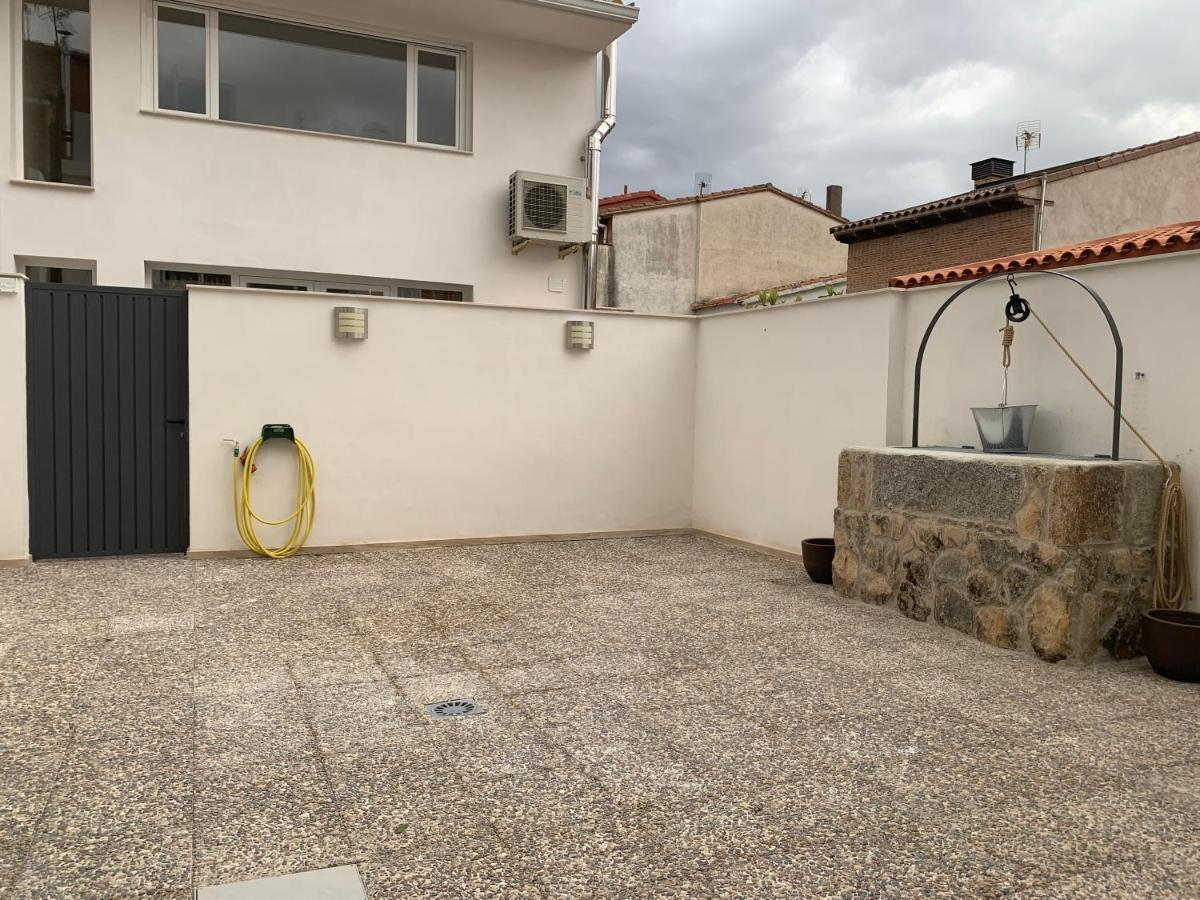 Acogedora Casa Con Patio En El Tiemblo Apartman Kültér fotó