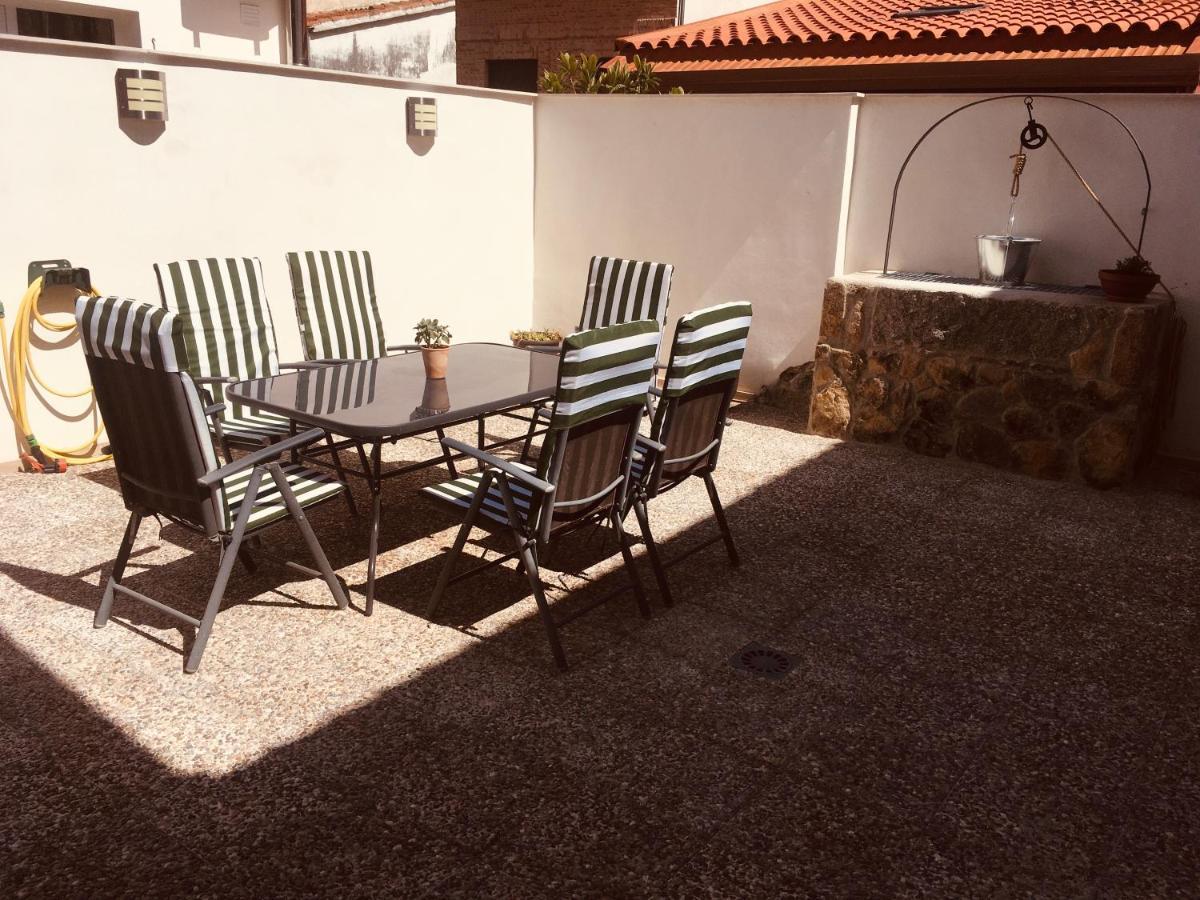 Acogedora Casa Con Patio En El Tiemblo Apartman Kültér fotó