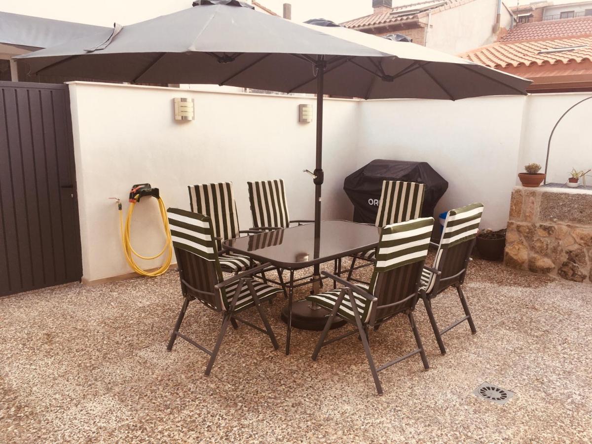 Acogedora Casa Con Patio En El Tiemblo Apartman Kültér fotó